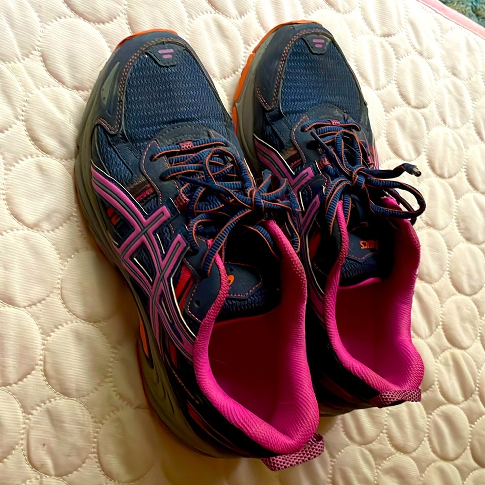 Trail sneakers